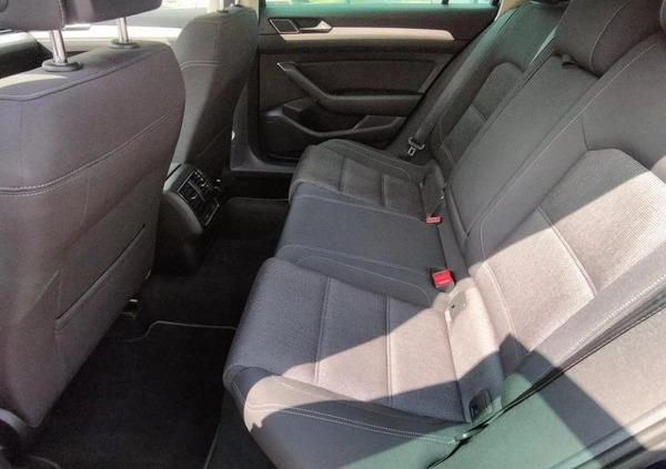 Volkswagen Passat cena 84900 przebieg: 133618, rok produkcji 2019 z Piotrków Kujawski małe 232